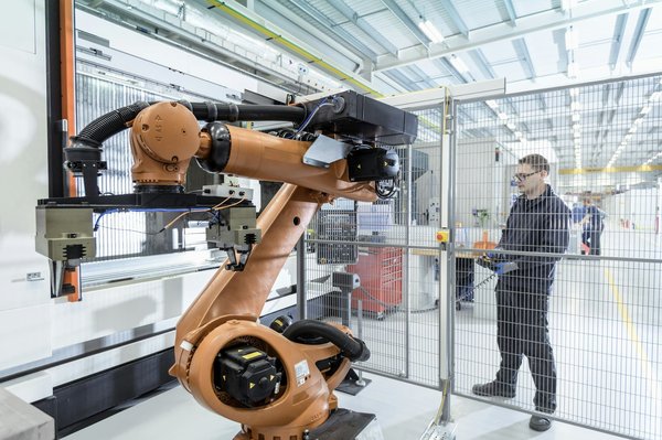 Comment choisir un robot pâtissier avec accessoires multiples pour des préparations variées?