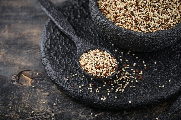 Comment développer un menu de plats à base de quinoa pour un restaurant de cuisine fusion?
